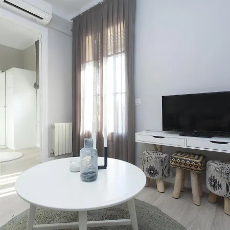 Modern Flat Plaza Espana アパート バルセロナ